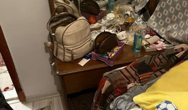 Kapının önünde oturan ev sahibine hırsızlık şoku