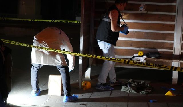 Emekli polis memuru otobüs durağında kendini vurdu