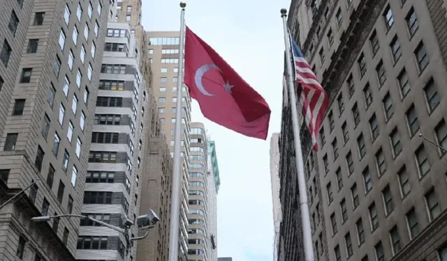 ABD’de Türk bayrağı göndere çekildi