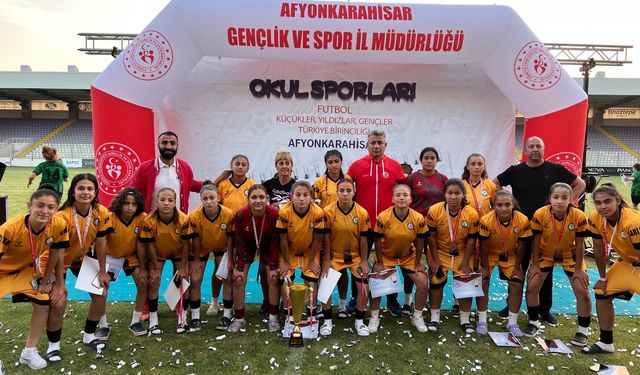 Adil Sani Konukoğlu Spor Lisesi Futbol Takımlarından Türkiye Derecesi