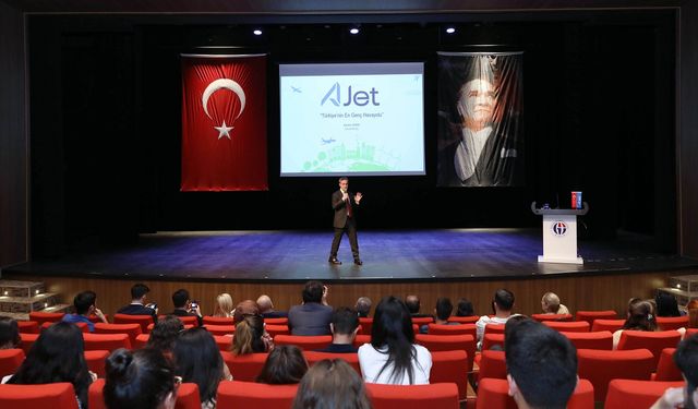 Ajet Genel Müdürü Kerem Sarp, UFEST Gaziantep’te öğrencilerle buluştu