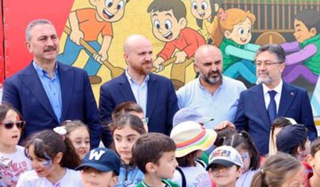 Gül ve Erdoğan Geleneksel Oyunlar Tırını Deprem Bölgesine Uğurladı