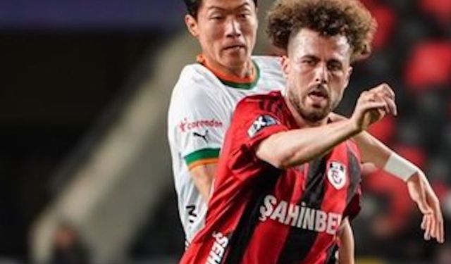 Gaziantep FK Alanyaspor Karşılaşmasında İlk Yarı Eşitlikle Sona Erdi