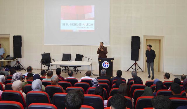 Nizip Eğitim Fakültesi’nde aile konulu konferans düzenlendi