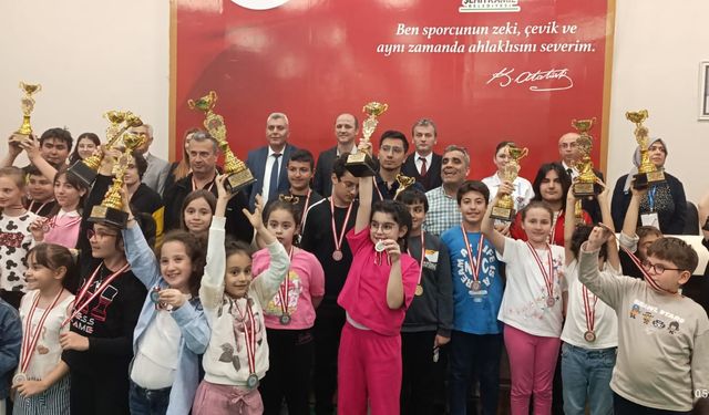 Gaziantep’te Veysel Güneş Anısına Satranç Turnuvası düzenlendi! 262 Sporcu Kıyasıya Yarıştı