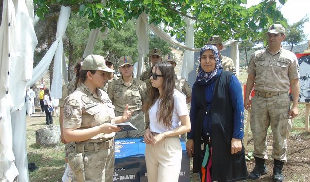 Jandarma'dan tarihi Yesemek Açık Hava Müzesi'nde KADES tanıtımı