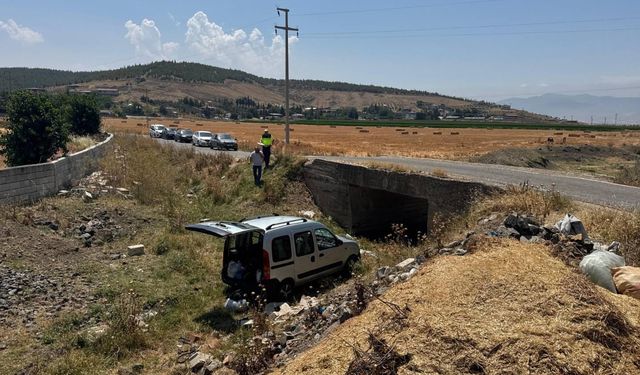 Gaziantep'te feci kaza! Ticari araç köprüden uçtu...