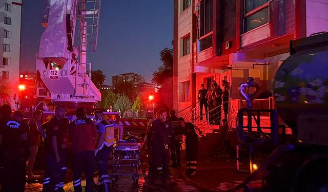 Diyarbakır'daki yangında tahliyeler tamamlandı, söndürme çalışmaları sürüyor: 3 Ölü