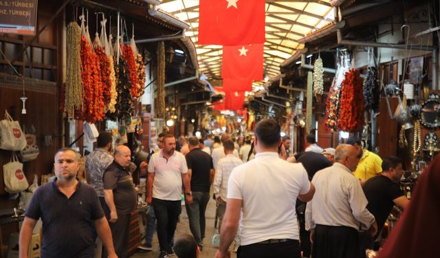 Gaziantep'te bayram yoğunluğu esnafın yüzünü güldürdü