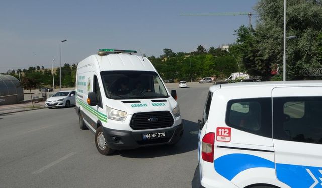 Baba ile oğlu silahlı kavgada hayatını kaybetti