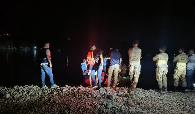 Balık tutmak için nehre giren şahıs akıntıya kapıldı, arama çalışması başlatıldı