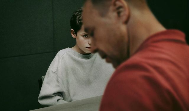 Adolescence Gerçek Hikaye mi? Dizinin Konusu ve İzleyici Rehberi