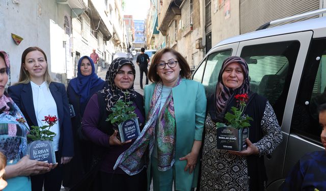 Şahin, Gazi şehirlilerle bayramlaştı