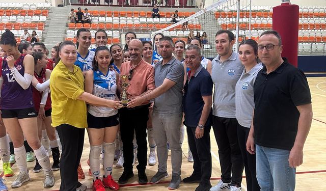 2. Betül Çoban voleybol turnuvasında şampiyon Merinos Spor oldu