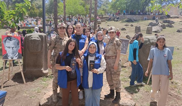 Gaziantep Jandarması bilgilendirmeye devam ediyor! KADES uygulaması anlatıldı