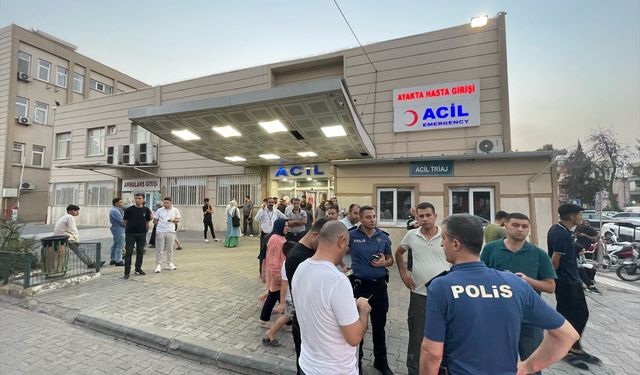 Hastanede bıçaklı saldırı: Başhekim yardımcısı ve güvenlik görevlisi yaralandı