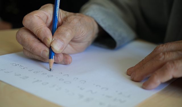 Gaziantep’te öğrenmenin yaşı yok! Torun sahibi nineler okuma-yazma öğreniyor