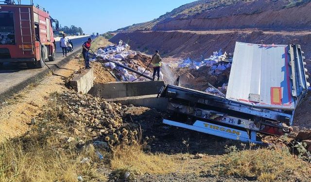 Kaza yapan tırda alevler içerisinde kalan baba ve 13 yaşındaki oğlu hayatını kaybetti