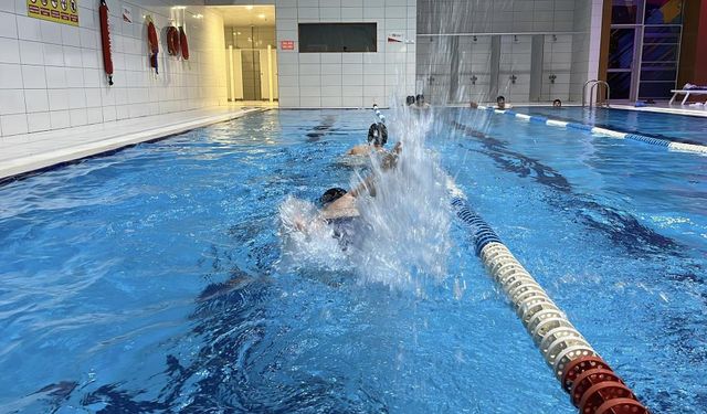 Havuzlardaki enfeksiyon tehlikesine dikkat! Uzmanından önemli uyarı…