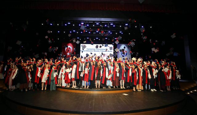 GAÜN Sosyal Bilimler MYO'da muhteşem mezuniyet