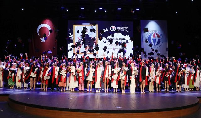 GAÜN Eğitim Fakültesi mezunlarını verdi