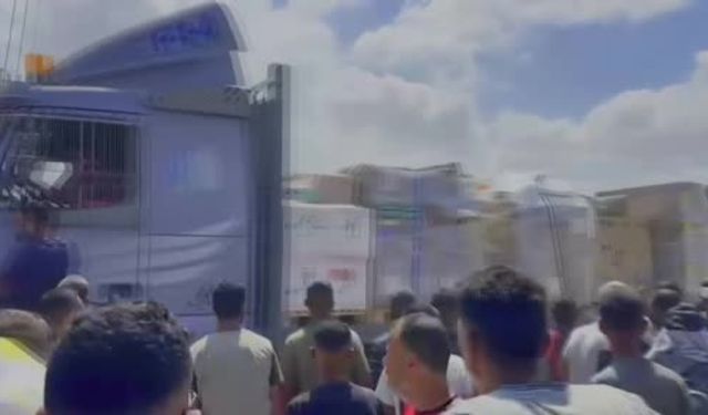 İsrailli çeteler Gazze’ye yardım getiren tırları yağmaladı!