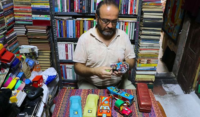 Gaziantepli sahafın oyuncak merakı koleksiyona dönüştü