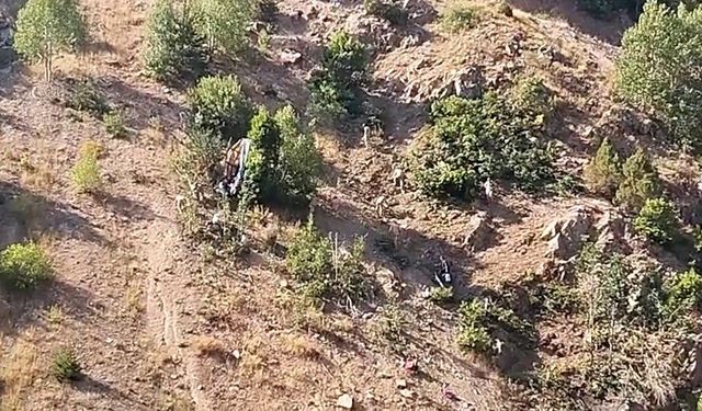 Katliam gibi kaza! Minibüs uçuruma yuvarlandı: Çok sayıda ölü ve yaralı var