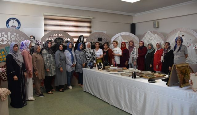 Kadınların el emekleri göz kamaştırdı