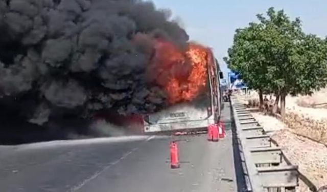 Şehir içi yolcu otobüsü alev alev yandı