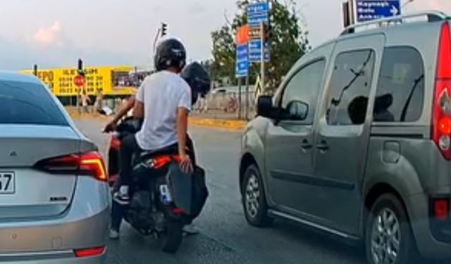 Kırmızı ışıkta geçerken öyle bir yöntem uyguladı ki… İşte o anlar!