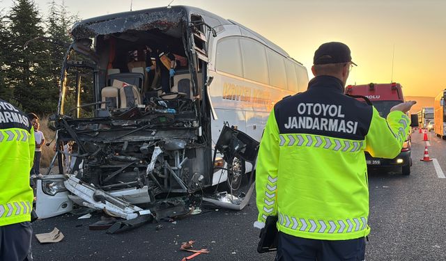 TEM Otoyolunda can pazarı! Otobüs şoförü hayatını kaybetti, yolcular yaralandı