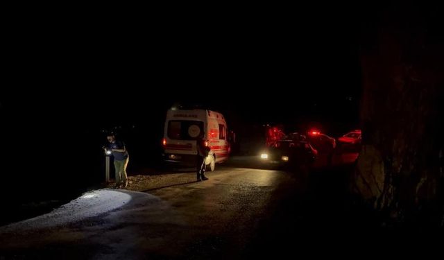 Otomobil uçuruma yuvarlandı: 5 ölü