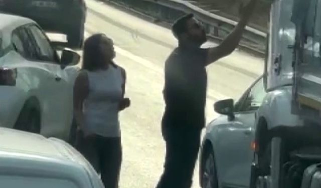 Otoyolda trafik terörü, yol kesip sürücüyle tartıştılar