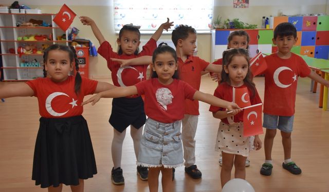 Gaziantepli miniklerin 30 Ağustos coşkusu