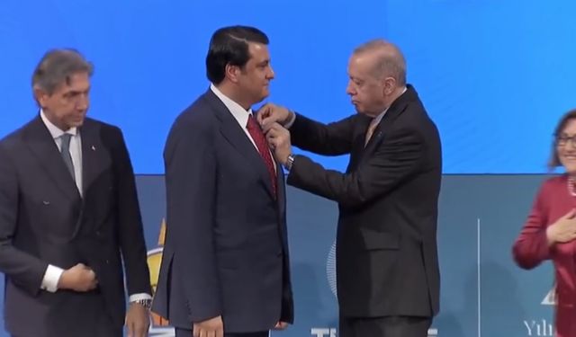Rozetini Cumhurbaşkanı Erdoğan taktı! Umut Yılmaz AK Parti’ye geçti