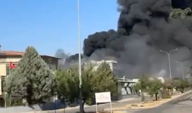 Gaziantep’te geri dönüşüm fabrikasında yangın! Çok sayıda itfaiye ekibi sevk edildi