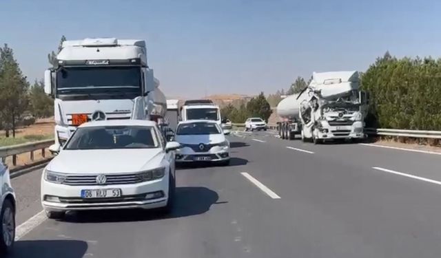 Şanlıurfa-Gaziantep Otoyolu’nda feci kaza! Yaralılar var…