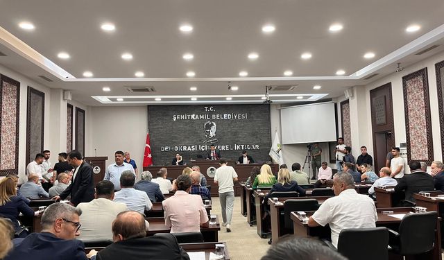Şehitkamil Belediye Meclisinde yine ortalık karıştı! Hakaret ve küfürler havada uçuştu!