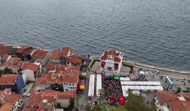Lösemiyi yenen çocuk için binlerce balon göğe yükseldi!