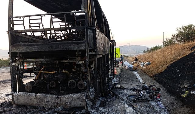 Gaziantep'te faciadan dönüldü! Yolcu otobüsü cayır cayır yandı…