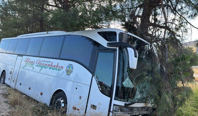 Yolcu otobüsü ile otomobilin çarpıştığı kazada 4 kişi öldü