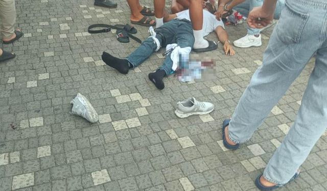 Motosikletle gelip esnafa kurşun yağdırdılar: Yaralılar var