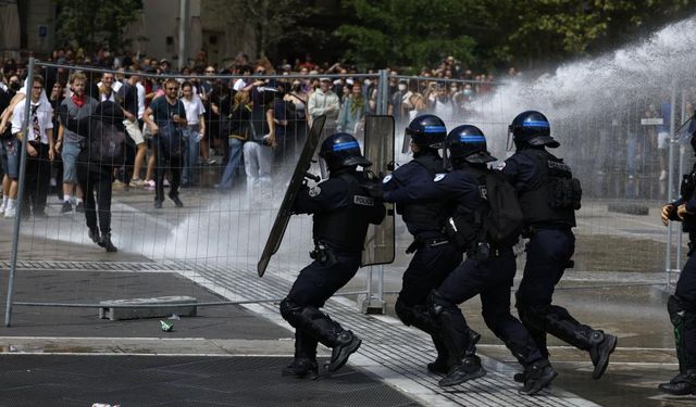 Fransa'daki protestolarda gözaltı sayısı 473'e yükseldi