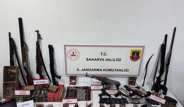 Ev değil sanki cephanelik! Uzun namlulu silahlar ele geçirildi