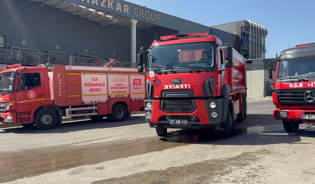 Gaziantep'te fabrika yangınında 2 kişi dumandan etkilendi