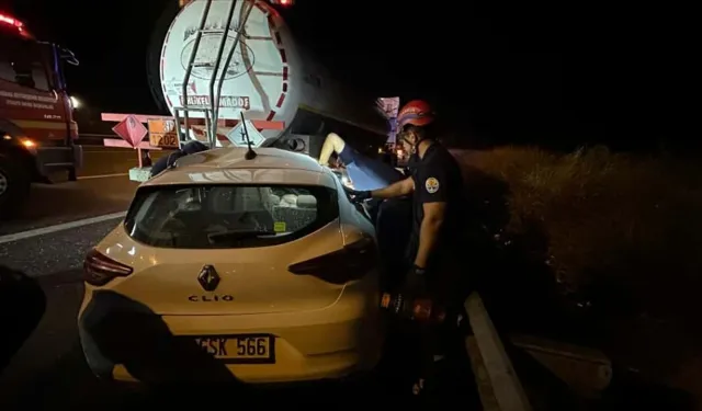 Gaziantep Otoyolunda otomobil tankere çarptı! Yaralılar var