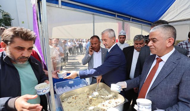 Gaziantep’te Ahilik Haftası kutlaması sürüyor! Tahmazoğlu pilav dağıttı