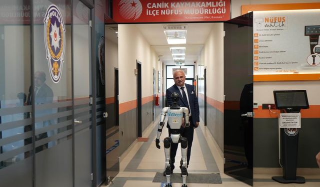 Türkiye'de bir ilk! İnsansı robot nüfusa kaydedildi