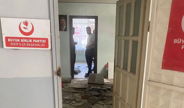 Gaziantep’te şok hırsızlık! İlçe Başkanının koltuğunu bile çaldılar!